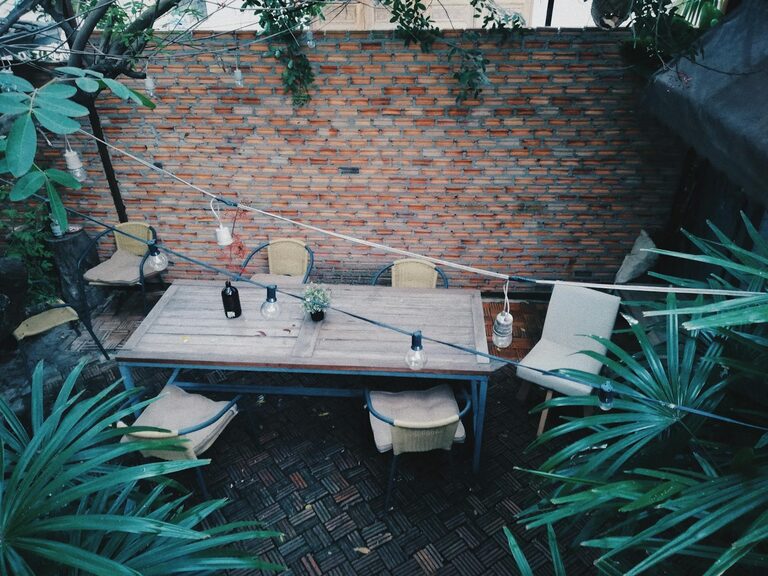 Tips for Creating a Cozy and Inviting Outdoor Space in Your Backyard